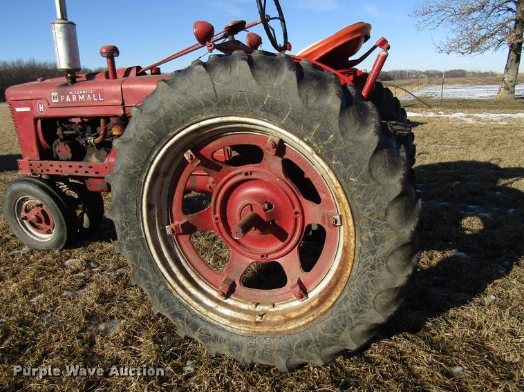 image for item EU9556 1940 International H tractor