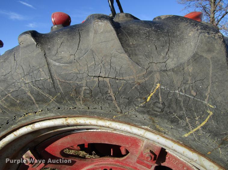 image for item EU9556 1940 International H tractor