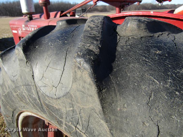 image for item EU9556 1940 International H tractor