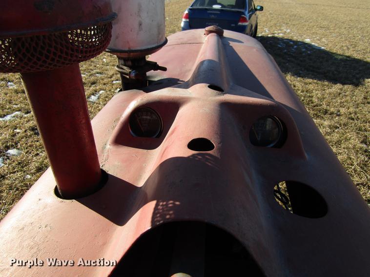 image for item EU9556 1940 International H tractor