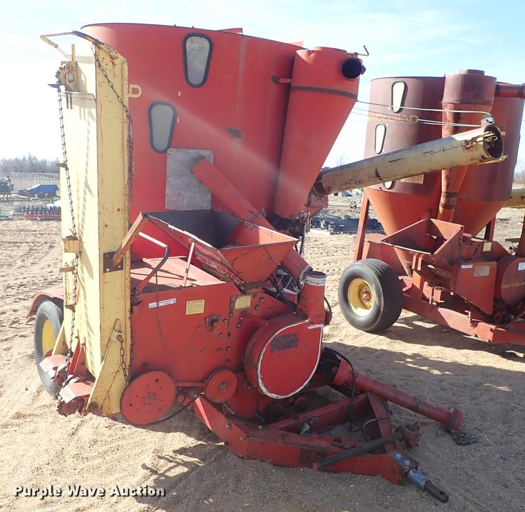 image for item FH9586 New Holland 357 hammer mill feed mixer