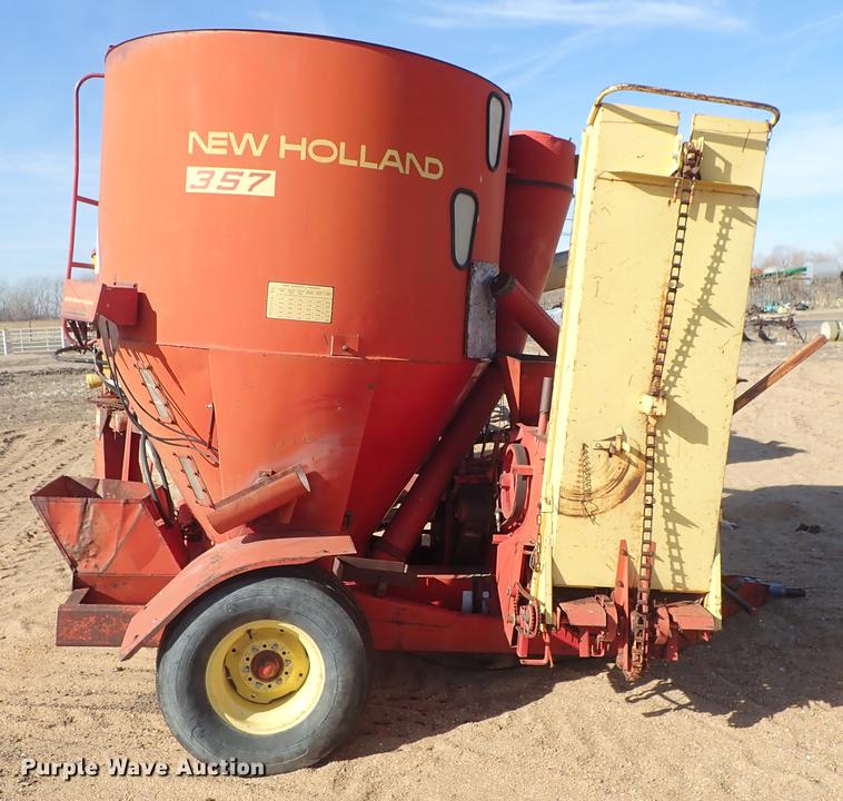 image for item FH9586 New Holland 357 hammer mill feed mixer