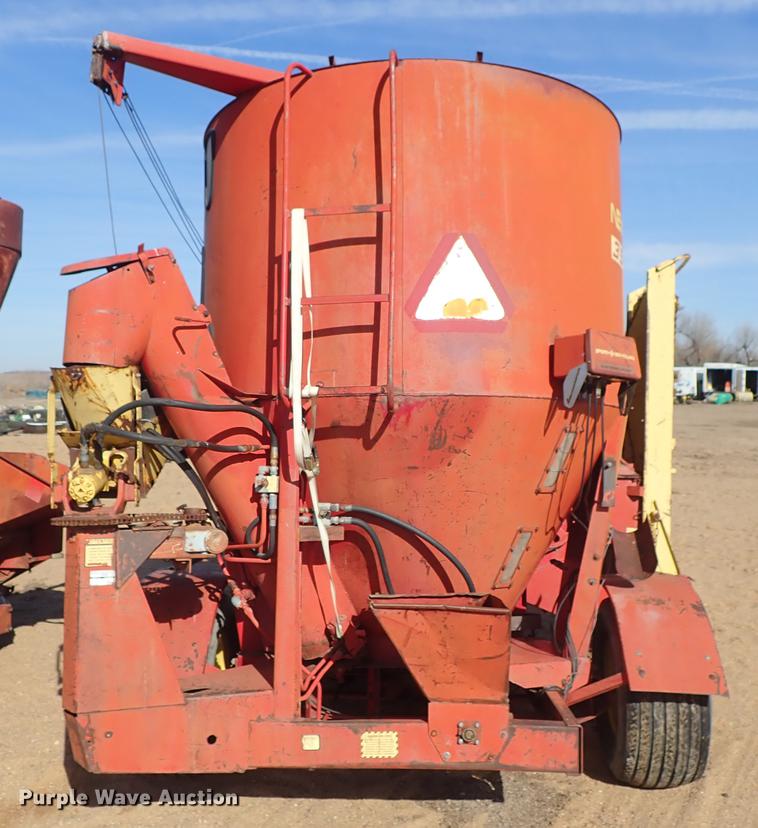 image for item FH9586 New Holland 357 hammer mill feed mixer