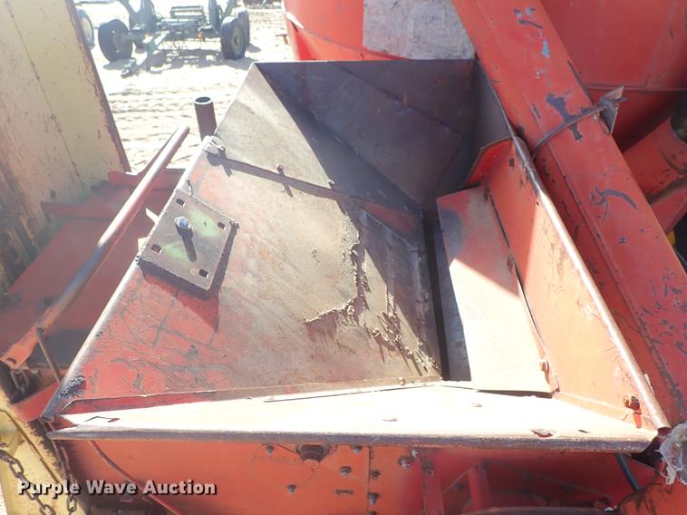 image for item FH9586 New Holland 357 hammer mill feed mixer