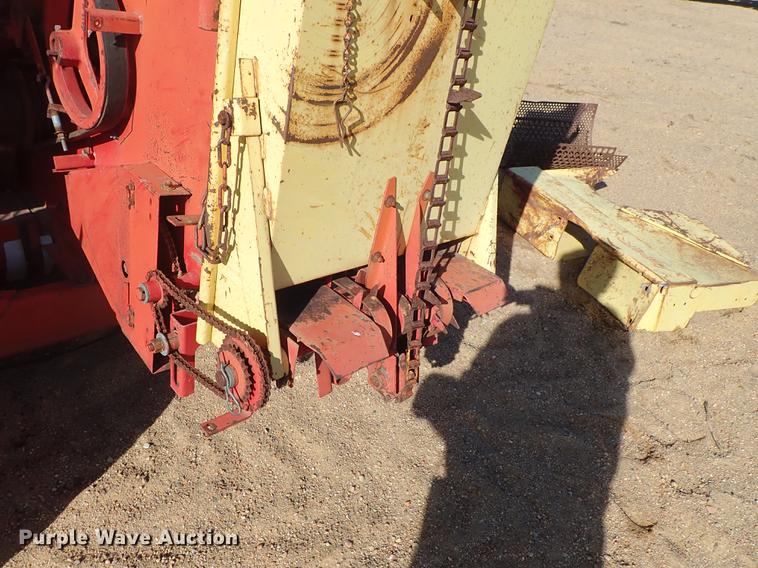 image for item FH9586 New Holland 357 hammer mill feed mixer