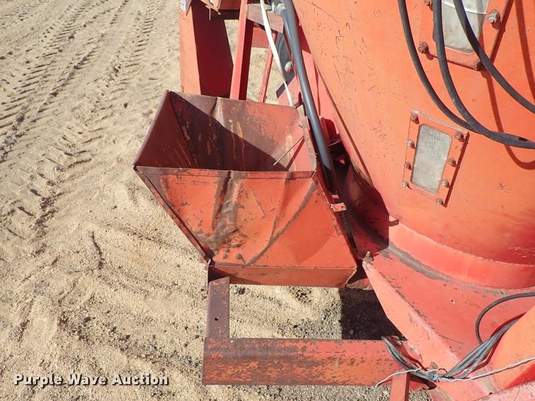 image for item FH9586 New Holland 357 hammer mill feed mixer