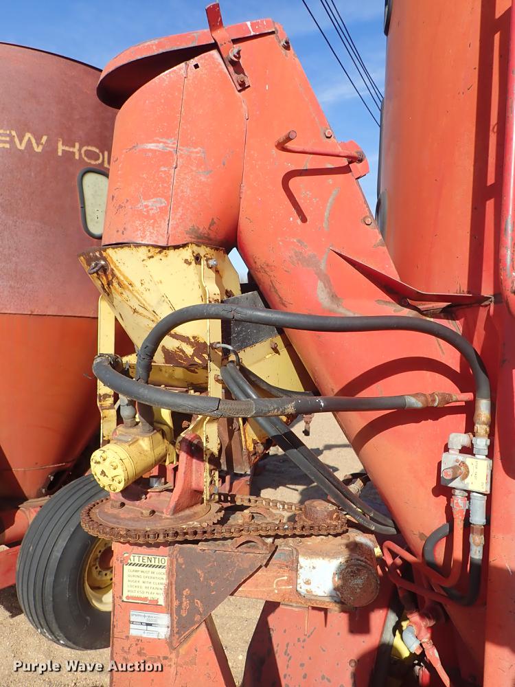 image for item FH9586 New Holland 357 hammer mill feed mixer
