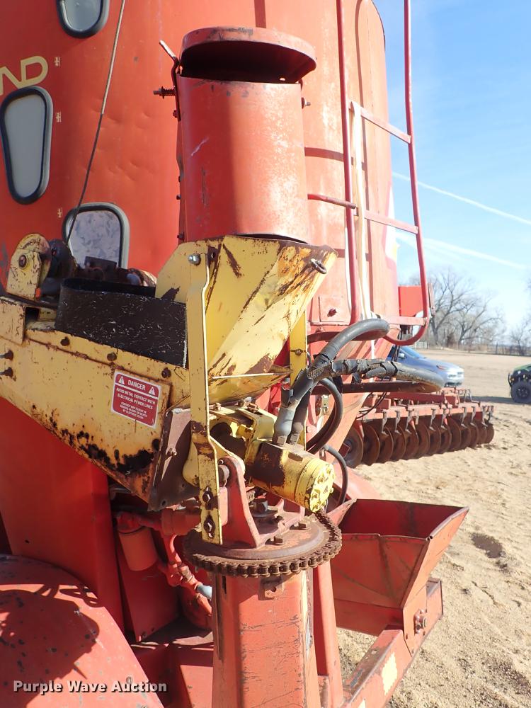 image for item FH9586 New Holland 357 hammer mill feed mixer