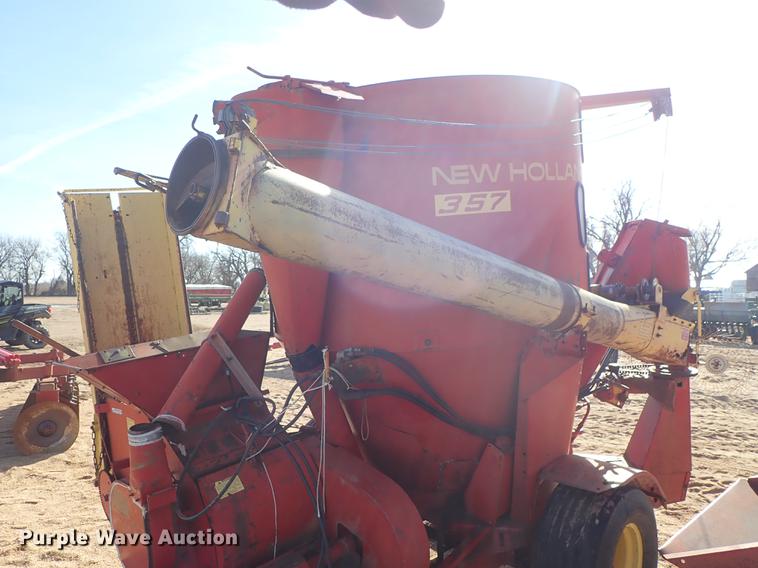 image for item FH9586 New Holland 357 hammer mill feed mixer