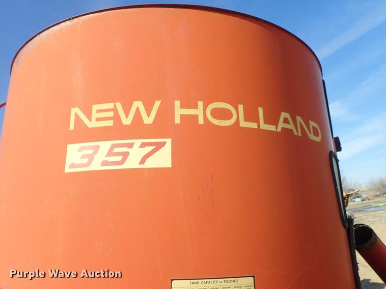 image for item FH9586 New Holland 357 hammer mill feed mixer