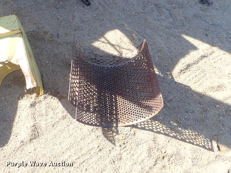 image for item FH9586 New Holland 357 hammer mill feed mixer