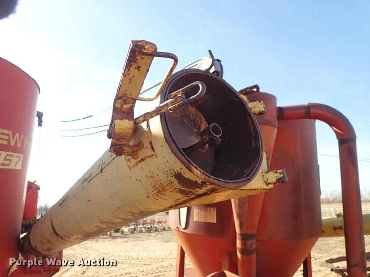 image for item FH9586 New Holland 357 hammer mill feed mixer