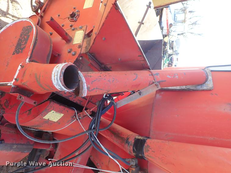 image for item FH9586 New Holland 357 hammer mill feed mixer