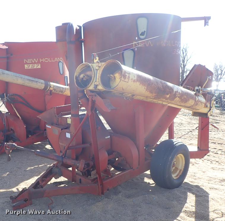 image for item FH9587 New Holland 354 feed mixer/grinder