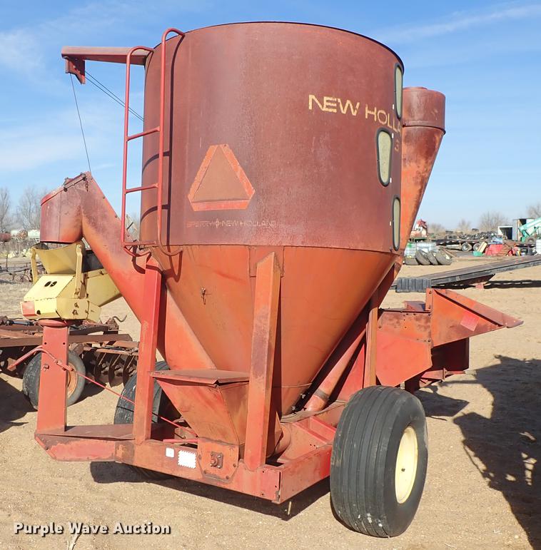 image for item FH9587 New Holland 354 feed mixer/grinder