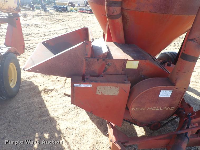 image for item FH9587 New Holland 354 feed mixer/grinder