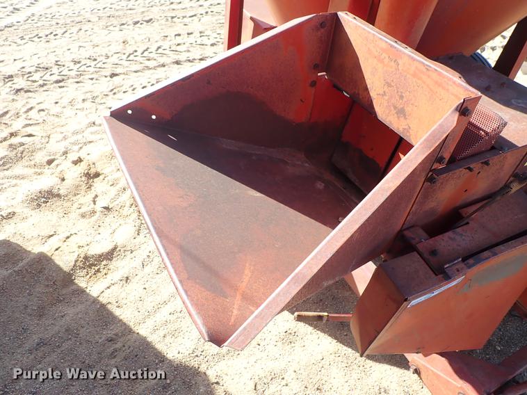 image for item FH9587 New Holland 354 feed mixer/grinder