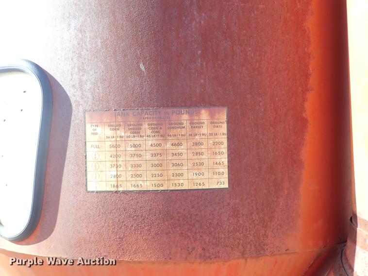 image for item FH9587 New Holland 354 feed mixer/grinder