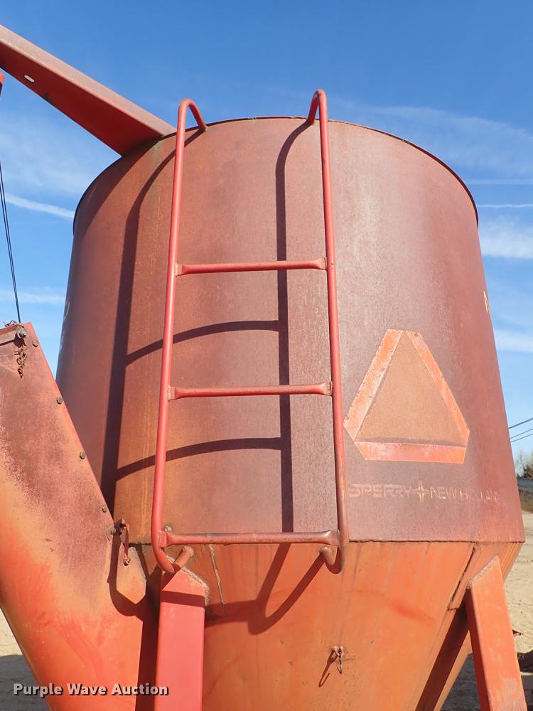 image for item FH9587 New Holland 354 feed mixer/grinder