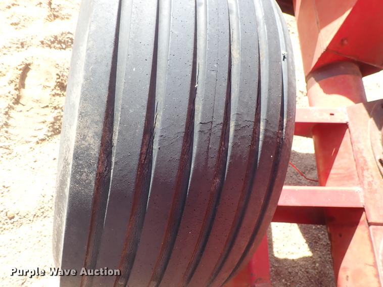 image for item FH9587 New Holland 354 feed mixer/grinder