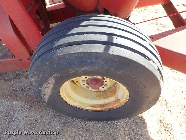 image for item FH9587 New Holland 354 feed mixer/grinder