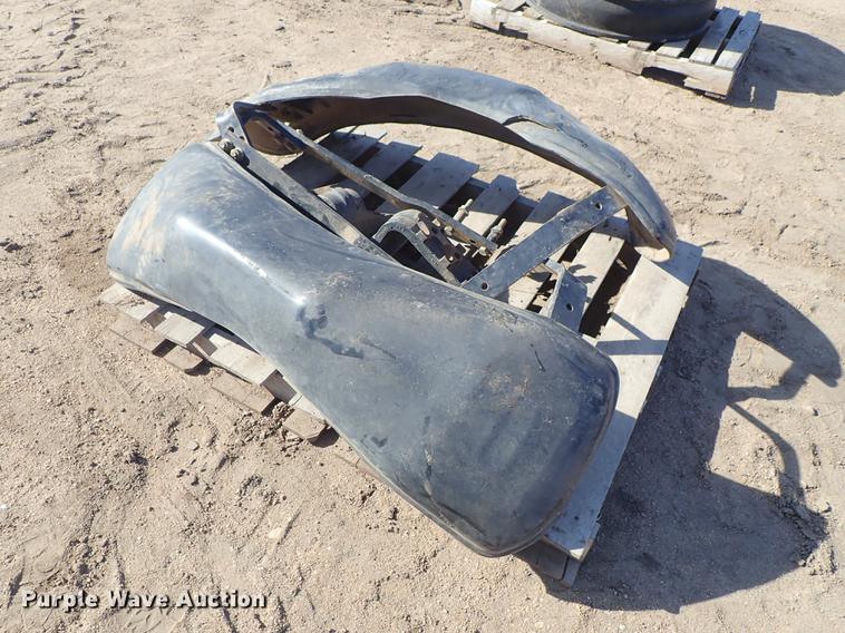 image for item FH9591 (2) John Deere 4960 plastic fenders