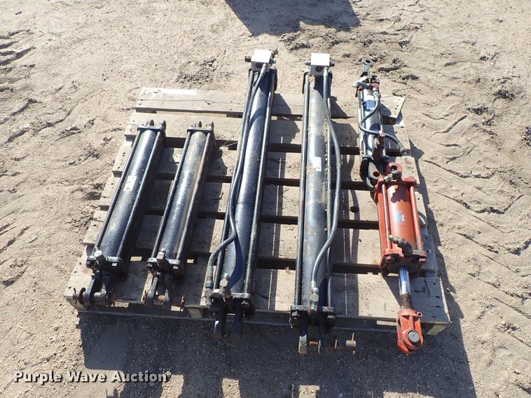 image for item FH9592 (6) hydraulic cylinders