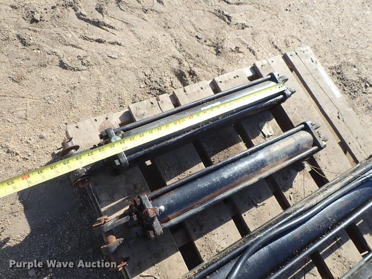 image for item FH9592 (6) hydraulic cylinders