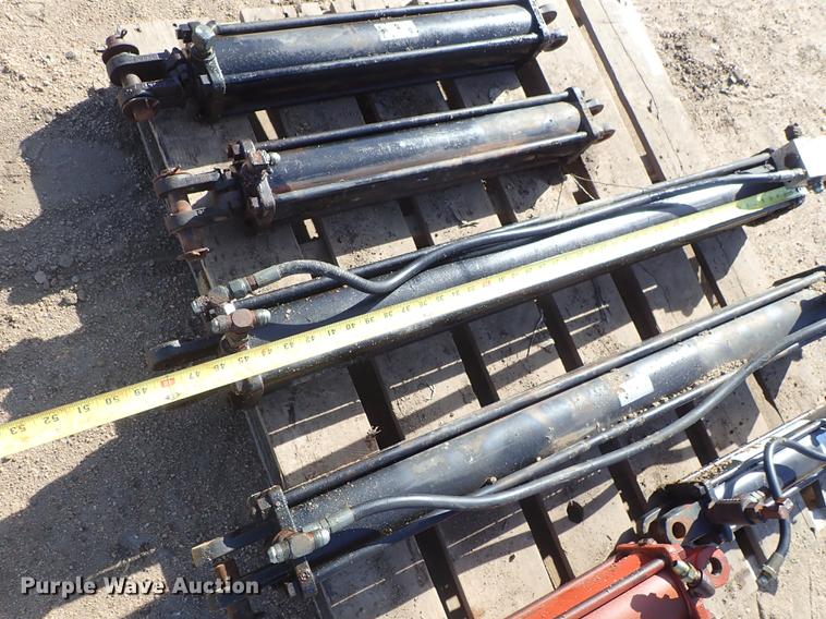 image for item FH9592 (6) hydraulic cylinders