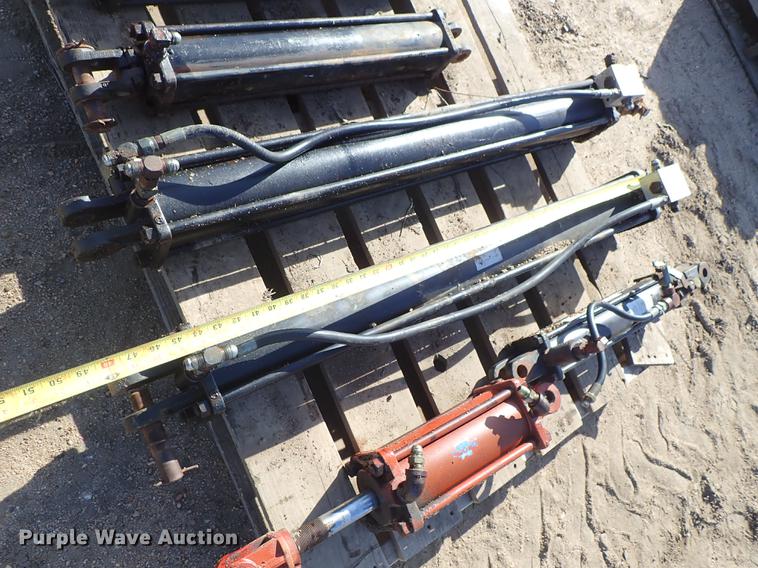 image for item FH9592 (6) hydraulic cylinders