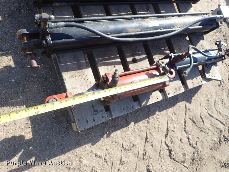 image for item FH9592 (6) hydraulic cylinders