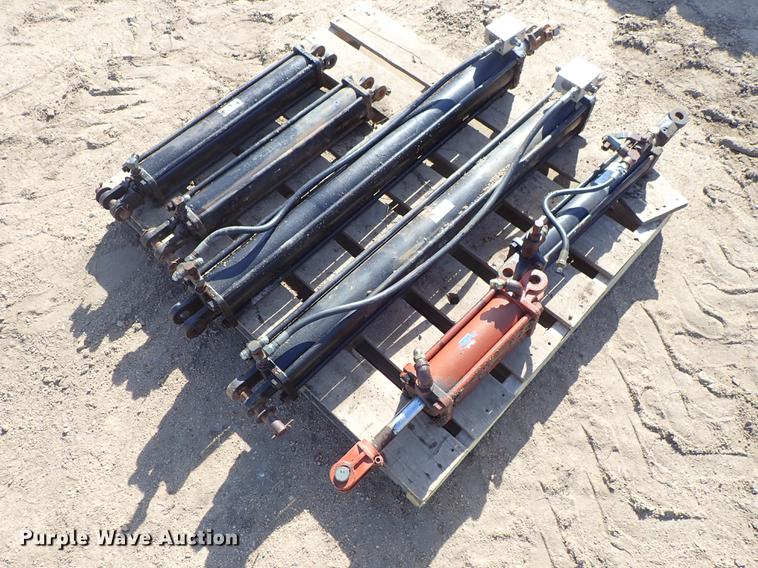 image for item FH9592 (6) hydraulic cylinders