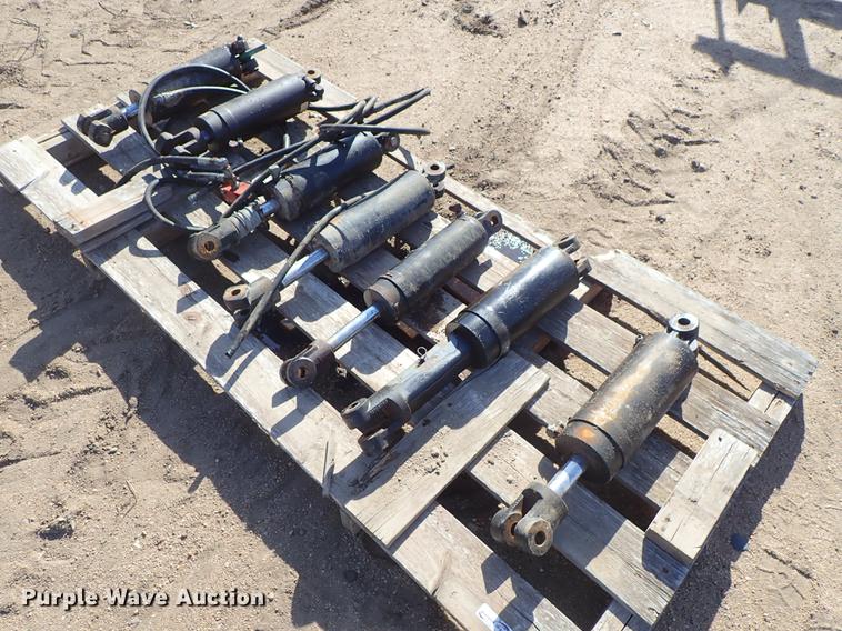 image for item FH9593 (7) hydraulic cylinders