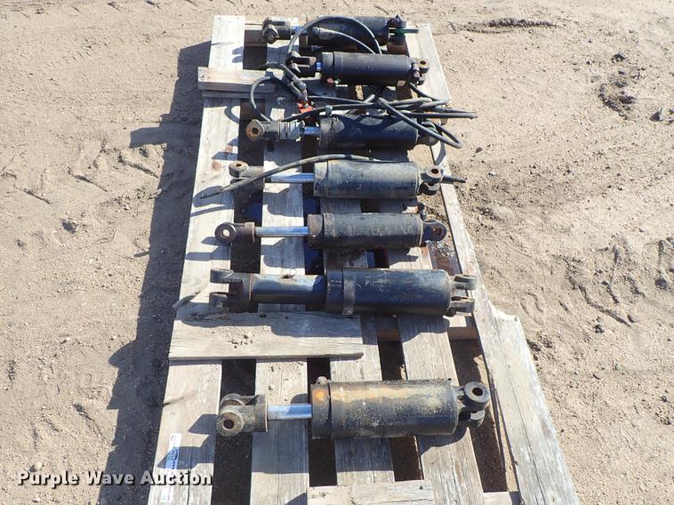 image for item FH9593 (7) hydraulic cylinders
