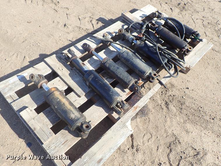 image for item FH9593 (7) hydraulic cylinders