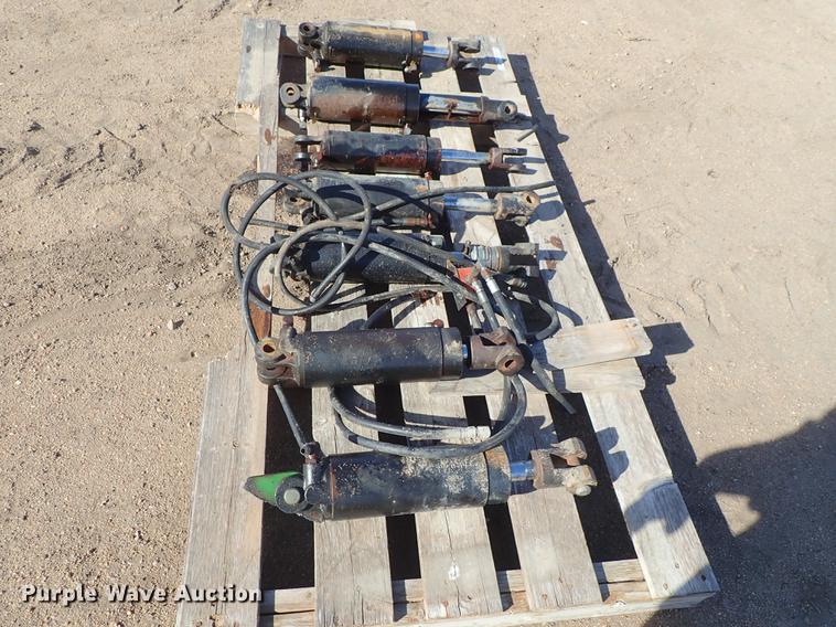 image for item FH9593 (7) hydraulic cylinders