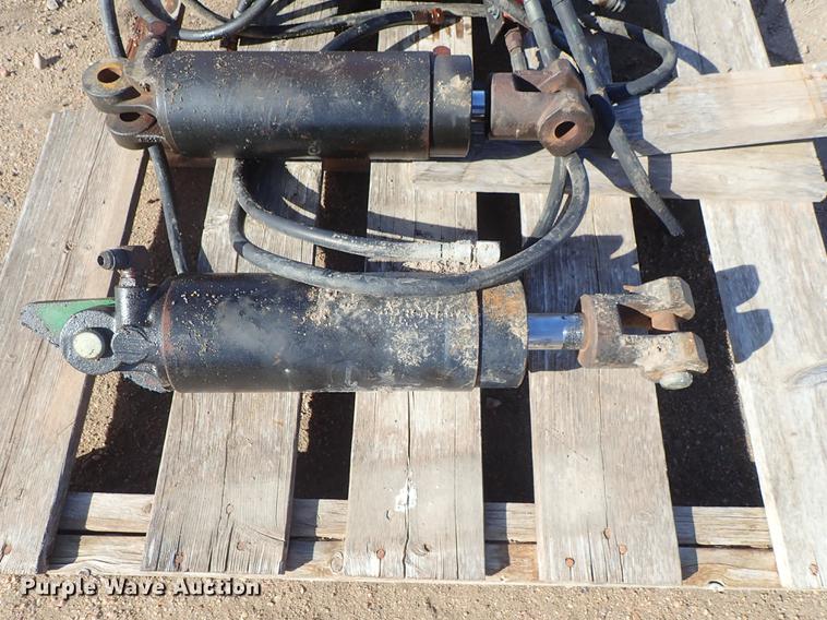 image for item FH9593 (7) hydraulic cylinders