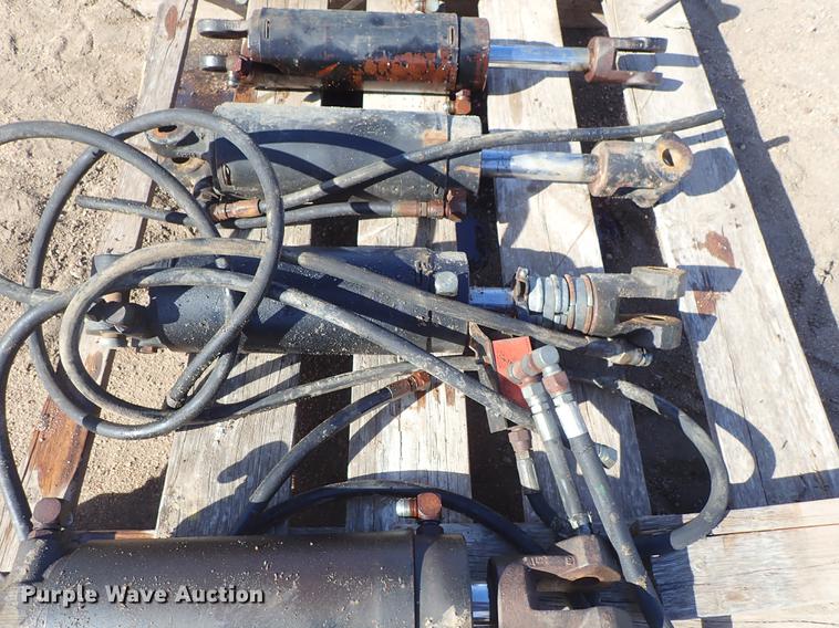 image for item FH9593 (7) hydraulic cylinders