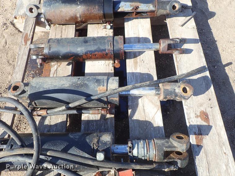 image for item FH9593 (7) hydraulic cylinders