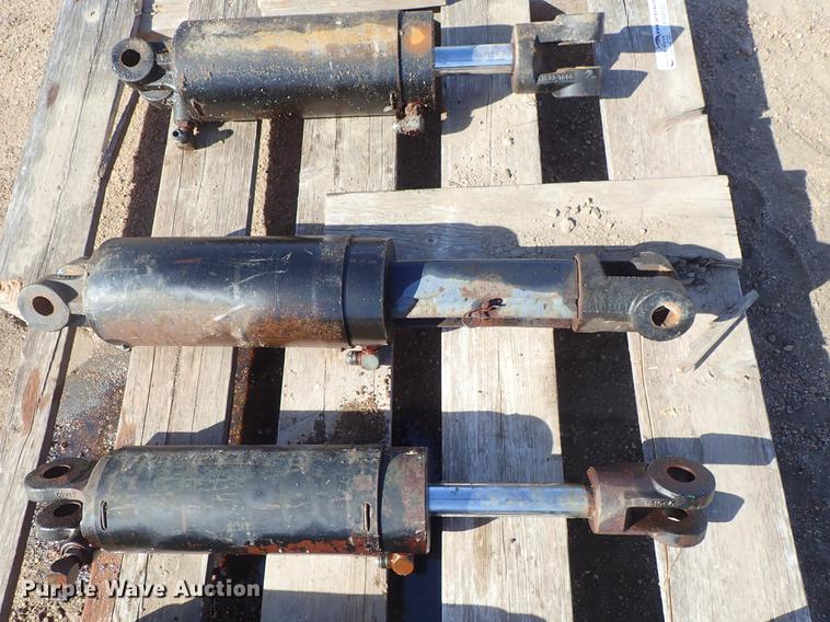 image for item FH9593 (7) hydraulic cylinders