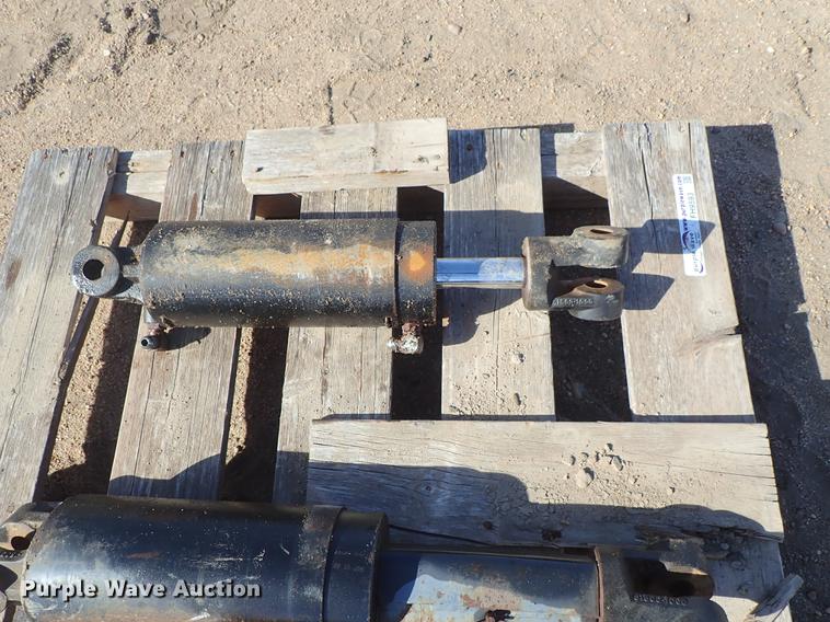 image for item FH9593 (7) hydraulic cylinders