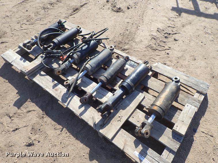 image for item FH9593 (7) hydraulic cylinders