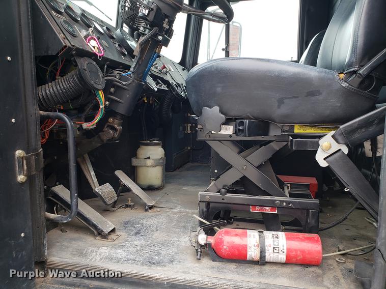 image for item AN9463 1983 Am General M915A1 semi truck