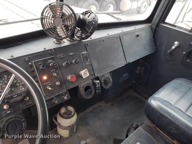 image for item AN9463 1983 Am General M915A1 semi truck