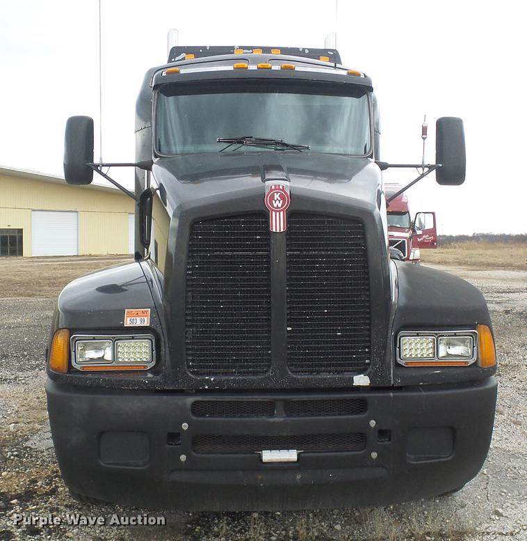 image for item DB2152 2004 Kenworth T600 semi truck