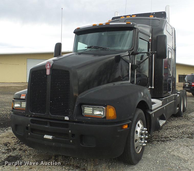 image for item DB2152 2004 Kenworth T600 semi truck