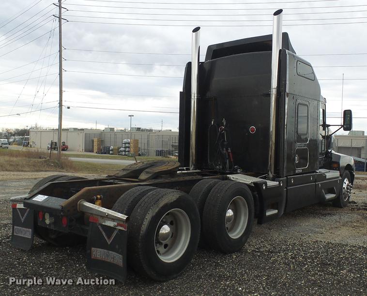 image for item DB2152 2004 Kenworth T600 semi truck