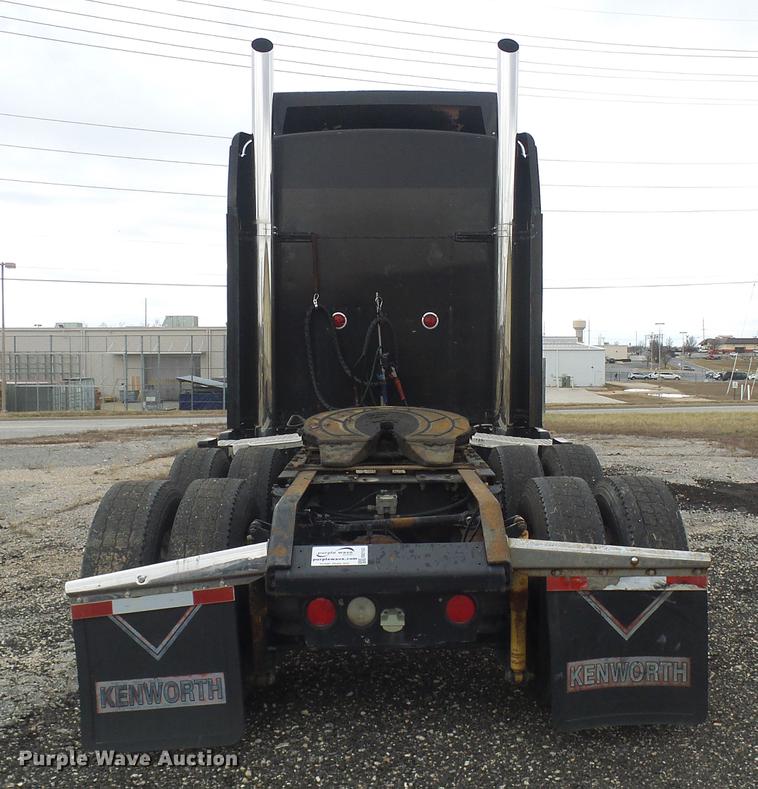 image for item DB2152 2004 Kenworth T600 semi truck