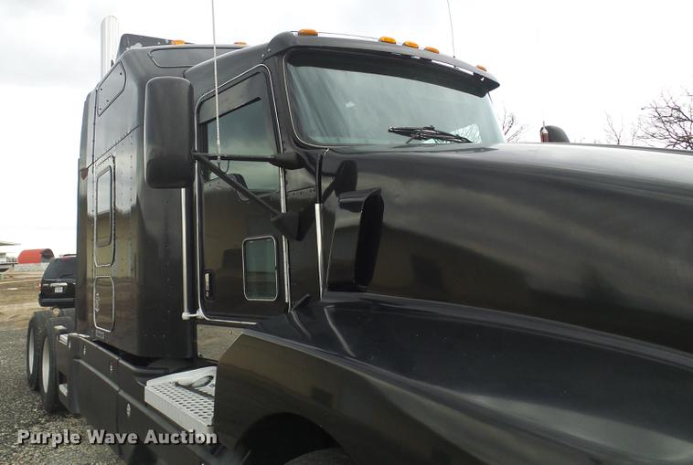 image for item DB2152 2004 Kenworth T600 semi truck
