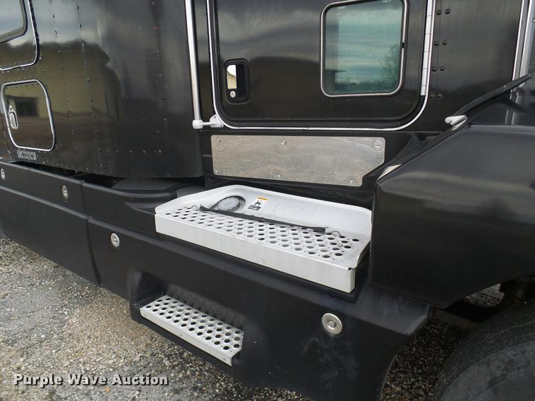 image for item DB2152 2004 Kenworth T600 semi truck